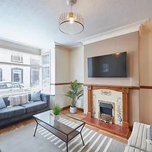 https://blue-sky-3-bedroom-cottage-whitby.yorkshirehotels.net